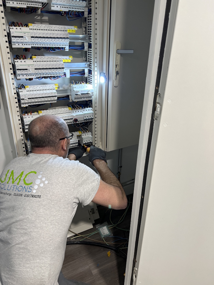 Cablage d'une installation de bornes de recharge en entreprise